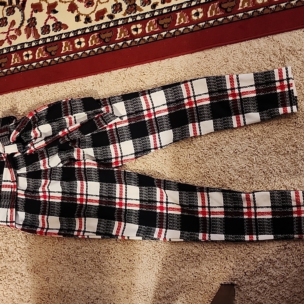 NWOT Shein pants size 4 excellent condition!!